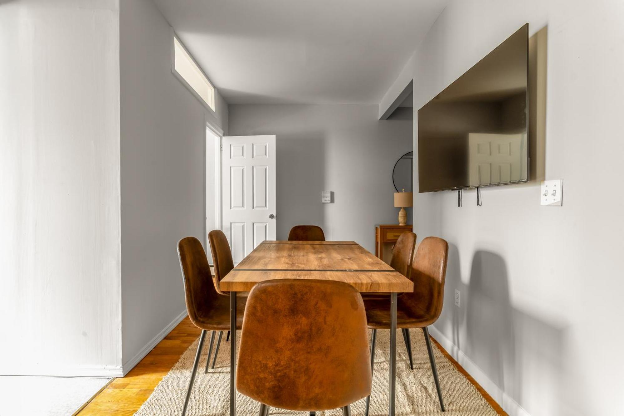 Stunning 3-bedroom In City! Apartamento